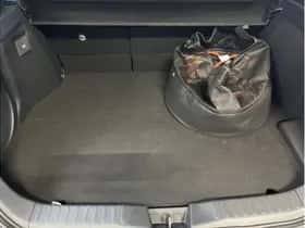 Toyota C-HR (2025) thumbnail 25