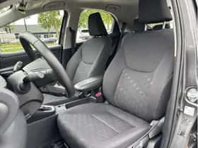 Toyota Yaris (2025) thumbnail 10