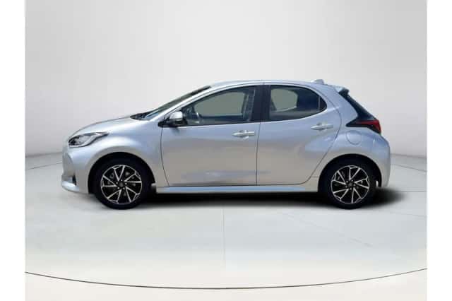 Toyota Yaris (2022) thumbnail 2