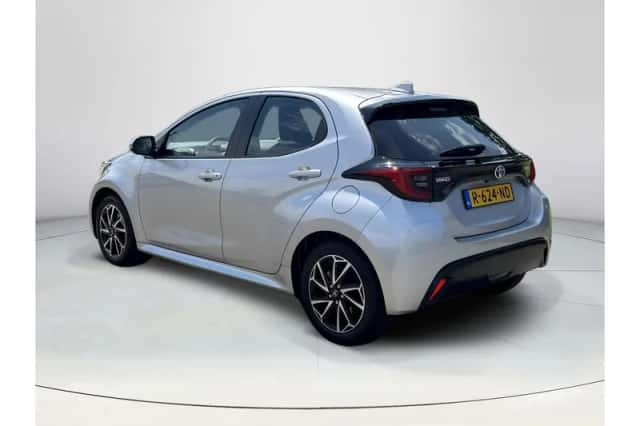 Toyota Yaris (2022) thumbnail 3