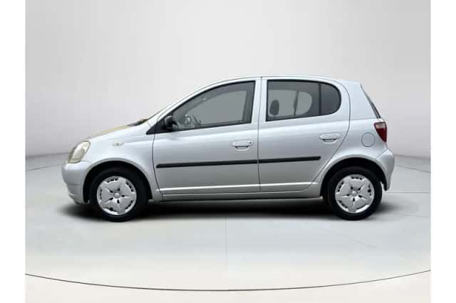 Toyota Yaris (2002) thumbnail 2