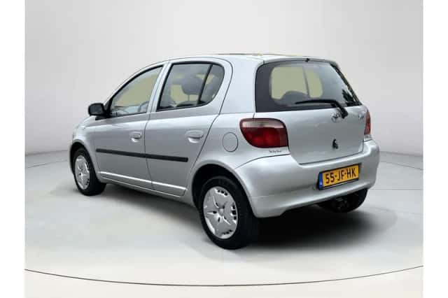 Toyota Yaris (2002) thumbnail 3