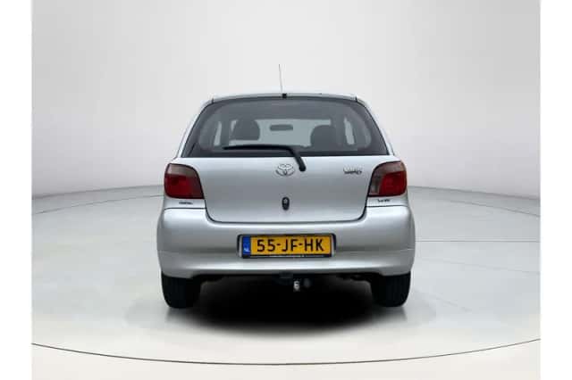 Toyota Yaris (2002) thumbnail 4