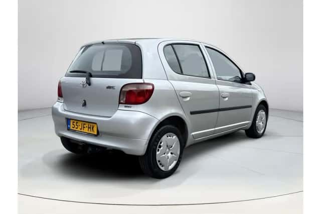 Toyota Yaris (2002) thumbnail 5