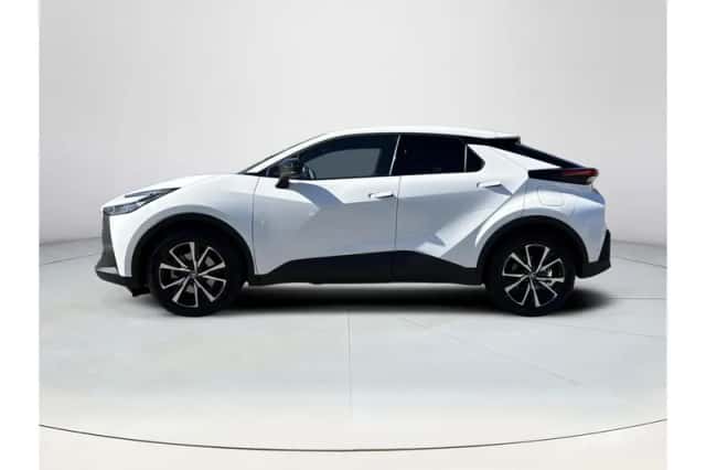 Toyota C-HR (2024) thumbnail 2
