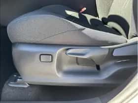 Toyota C-HR (2024) thumbnail 11