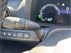 Toyota C-HR (2024) thumbnail 14