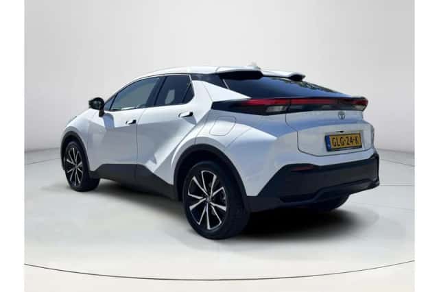Toyota C-HR (2024) thumbnail 3