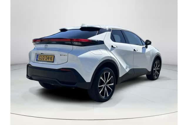 Toyota C-HR (2024) thumbnail 5
