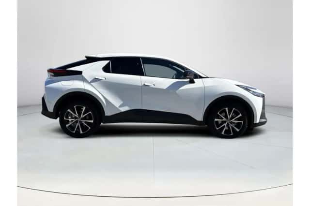 Toyota C-HR (2024) thumbnail 6