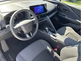 Toyota C-HR (2024) thumbnail 9