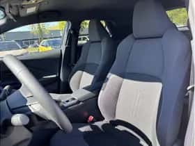 Toyota C-HR (2024) thumbnail 10
