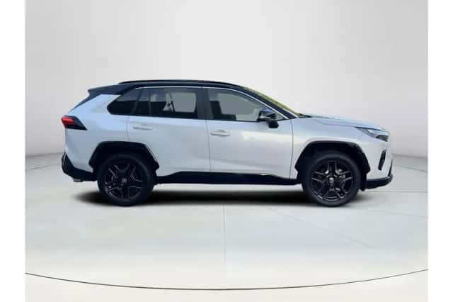 Toyota RAV4 (2024) thumbnail 6