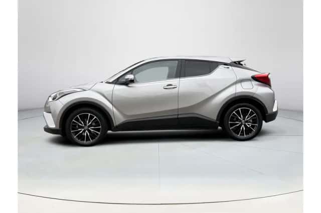 Toyota C-HR (2017) thumbnail 2