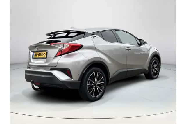 Toyota C-HR (2017) thumbnail 5