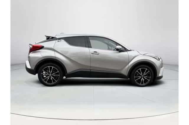 Toyota C-HR (2017) thumbnail 6