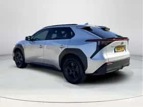 Toyota bZ4X (2023) thumbnail 3