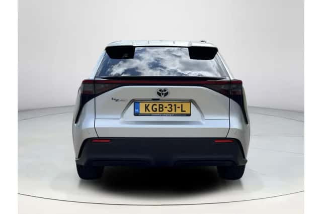 Toyota bZ4X (2023) thumbnail 4