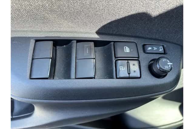 Toyota Yaris Cross (2024) thumbnail 6