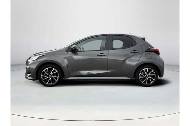 Toyota Yaris (2022) thumbnail 2