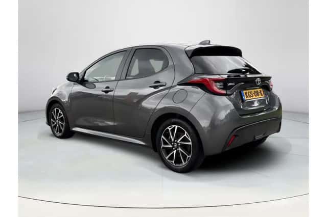 Toyota Yaris (2022) thumbnail 3
