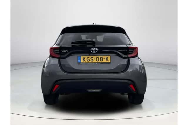 Toyota Yaris (2022) thumbnail 4