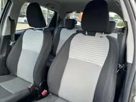 Toyota Yaris (2018) thumbnail 11