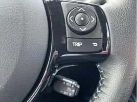Toyota Yaris (2018) thumbnail 17