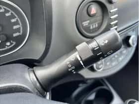 Toyota Yaris (2018) thumbnail 18