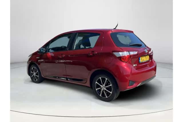 Toyota Yaris (2018) thumbnail 3