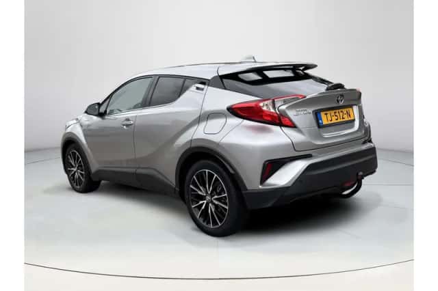 Toyota C-HR (2018) thumbnail 3