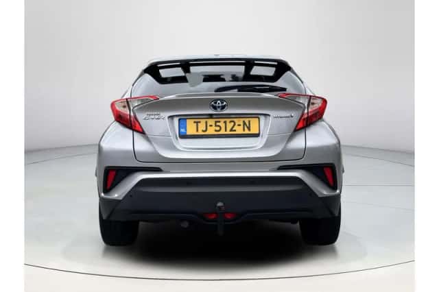 Toyota C-HR (2018) thumbnail 4