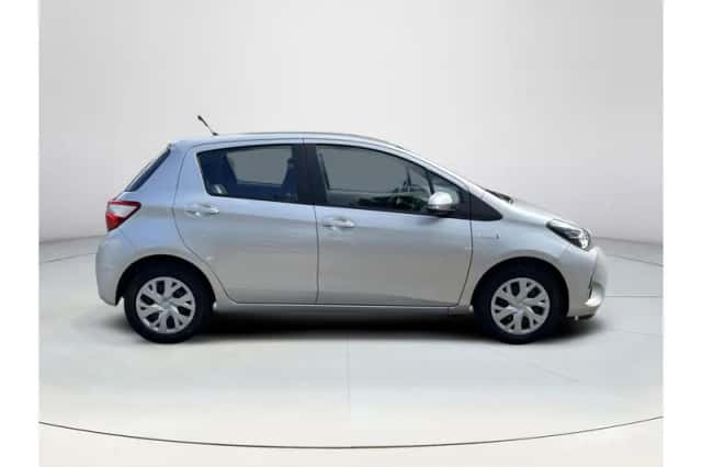 Toyota Yaris (2017) thumbnail 6