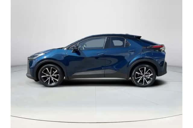 Toyota C-HR (2024) thumbnail 2