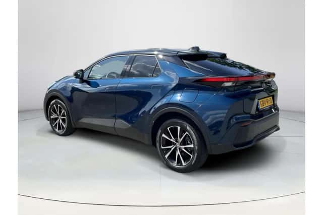 Toyota C-HR (2024) thumbnail 3