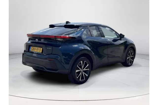 Toyota C-HR (2024) thumbnail 5