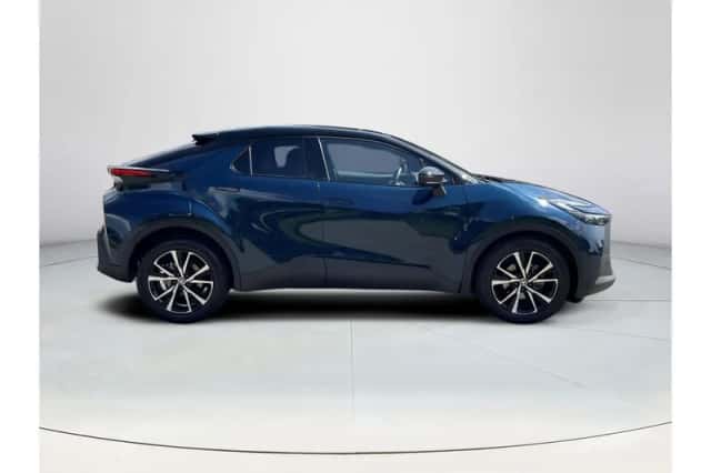 Toyota C-HR (2024) thumbnail 6