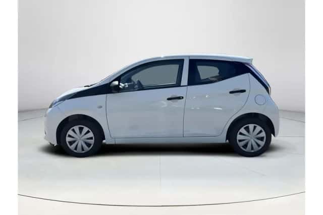 Toyota Aygo (2016) thumbnail 2