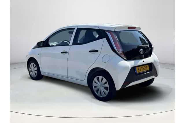 Toyota Aygo (2016) thumbnail 3