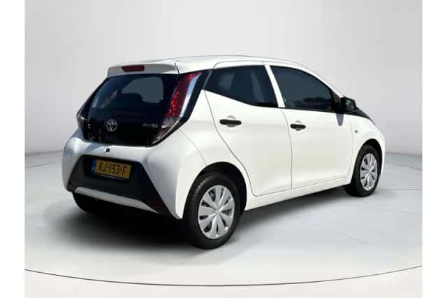 Toyota Aygo (2016) thumbnail 5