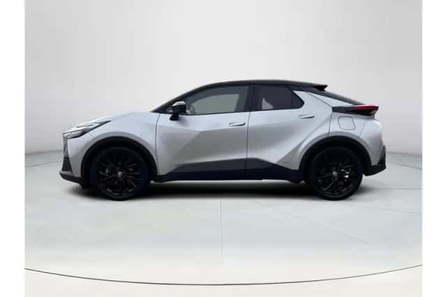 Toyota C-HR (2024) thumbnail 2