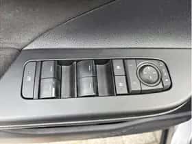Toyota C-HR (2024) thumbnail 11