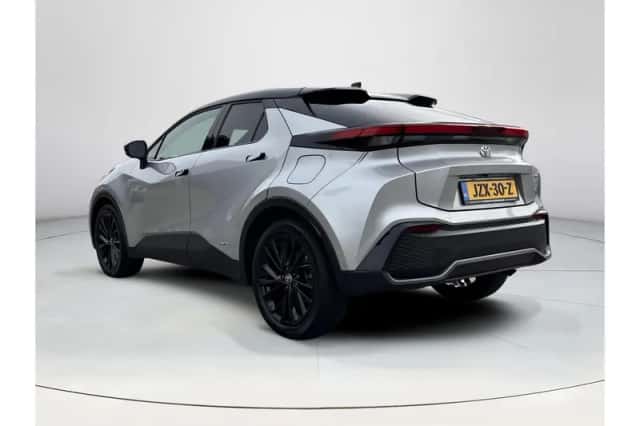 Toyota C-HR (2024) thumbnail 3