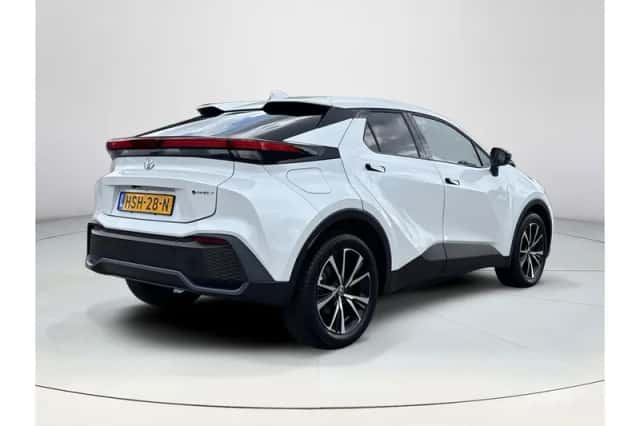 Toyota C-HR (2025) thumbnail 5