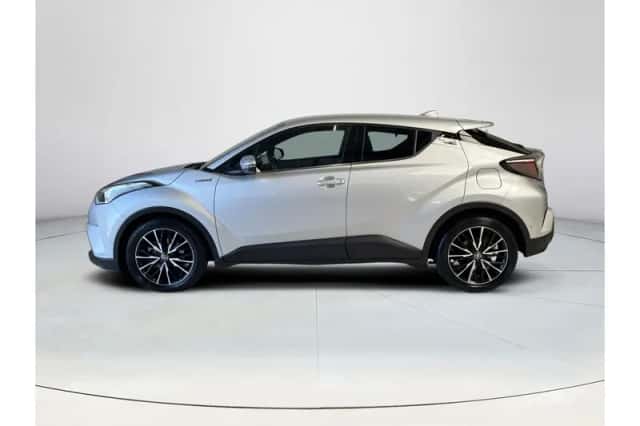Toyota C-HR (2018) thumbnail 2