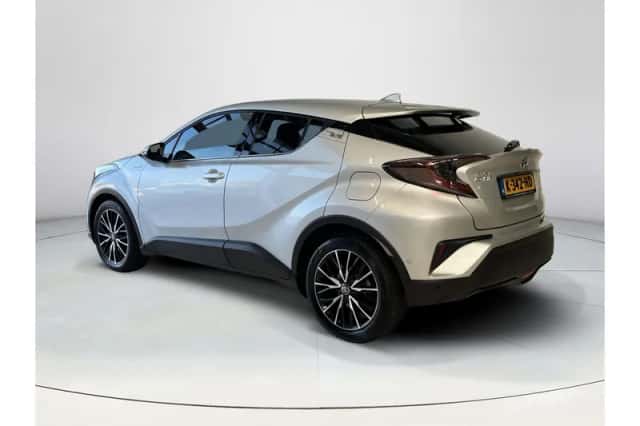 Toyota C-HR (2018) thumbnail 3