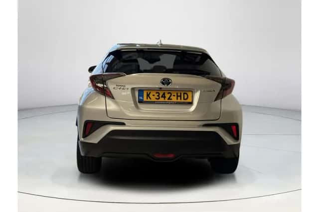 Toyota C-HR (2018) thumbnail 4