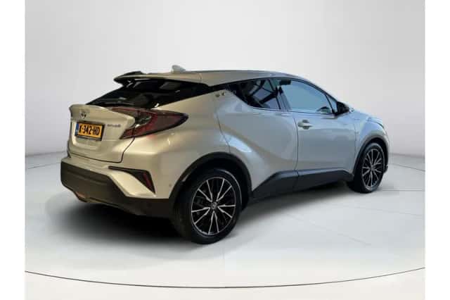 Toyota C-HR (2018) thumbnail 5
