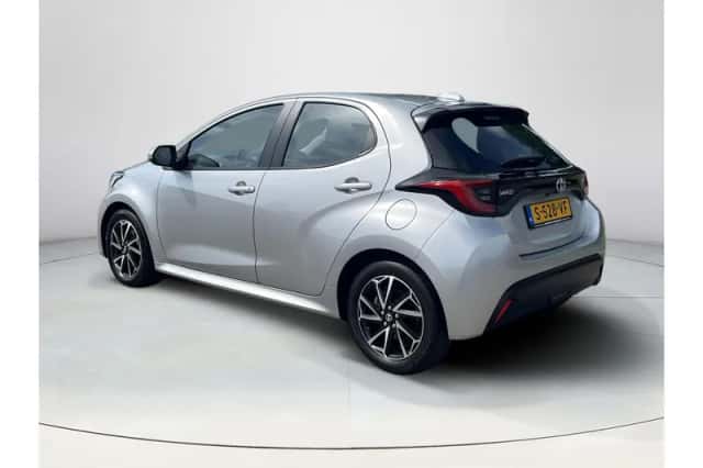 Toyota Yaris (2023) thumbnail 3