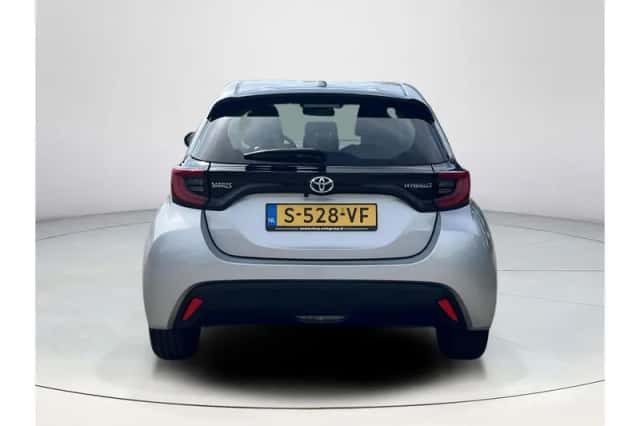 Toyota Yaris (2023) thumbnail 4